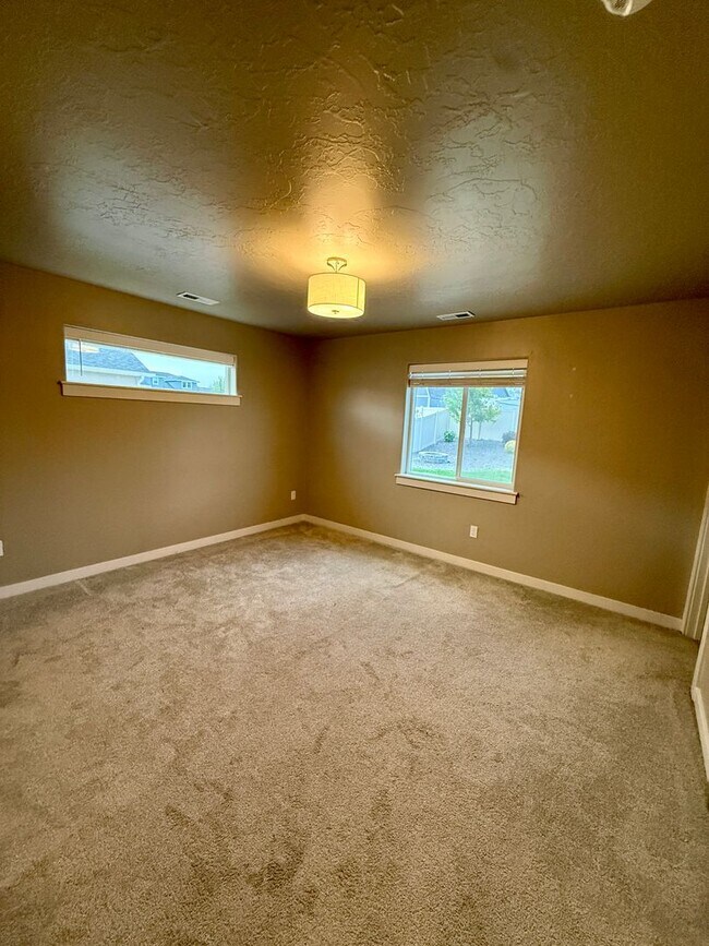 Building Photo - 518 Belville Pl