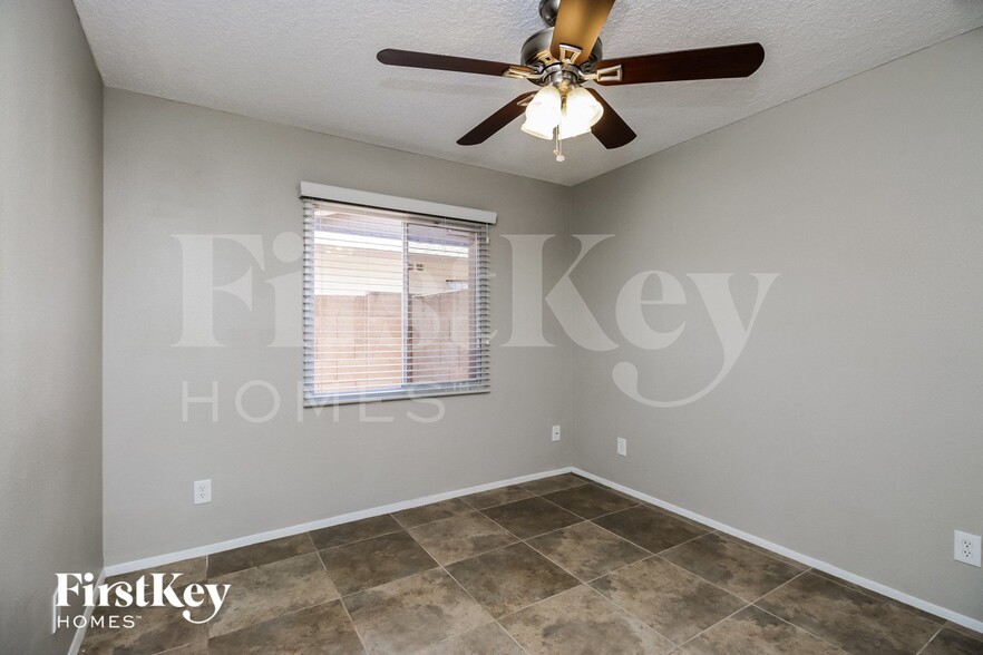 Building Photo - 2331 E Alameda Dr