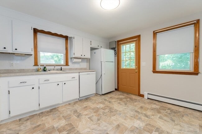 Building Photo - 205 Hardy Pond Rd