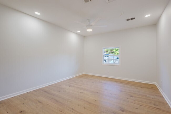 Building Photo - Completely Renovated House in the Holiday Hills Subdivision   251125