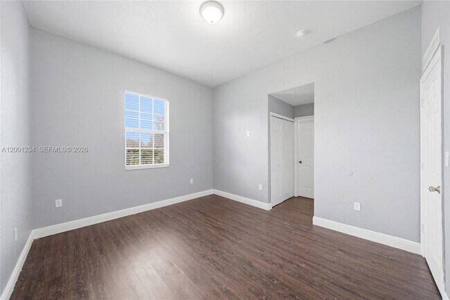 Building Photo - 902 SW 8th Pl