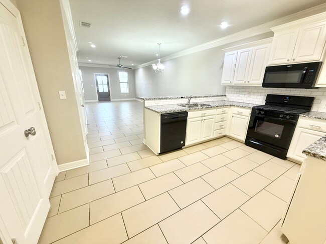 Building Photo - Luxury corner unit! 3-bed, 2.5-bath!