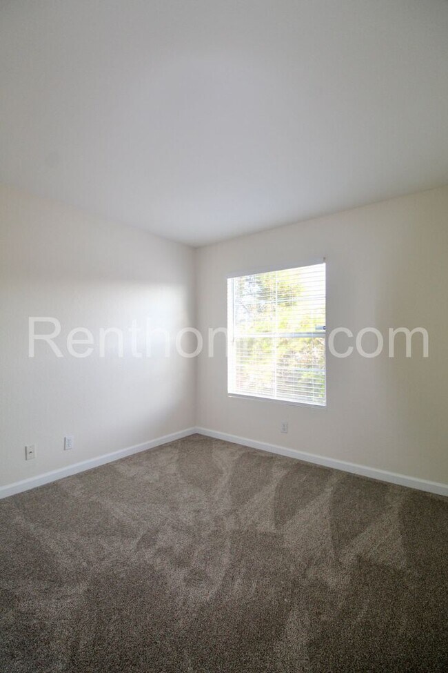 Building Photo - 1120 Camino Del Rey