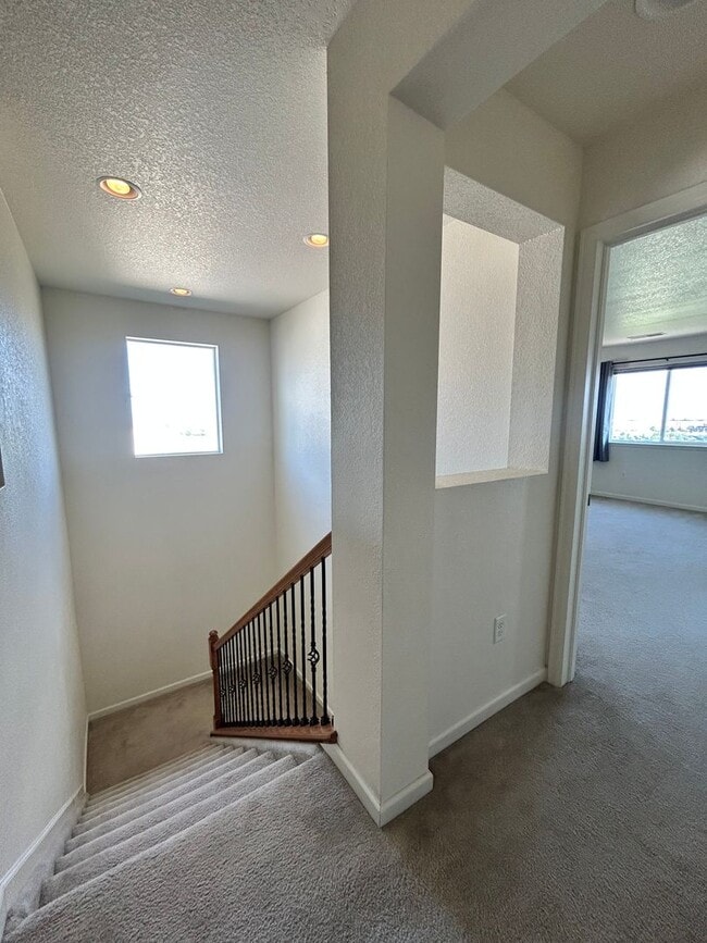 Building Photo - Spacious 5-Bedroom House with Large Fenced Yard