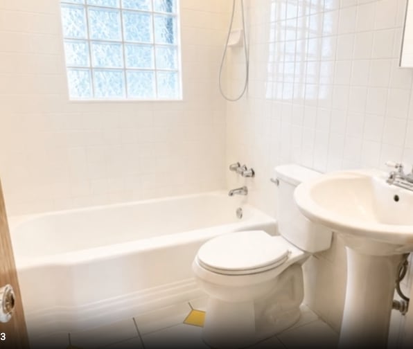 BATH 1 - 2906 Depew St