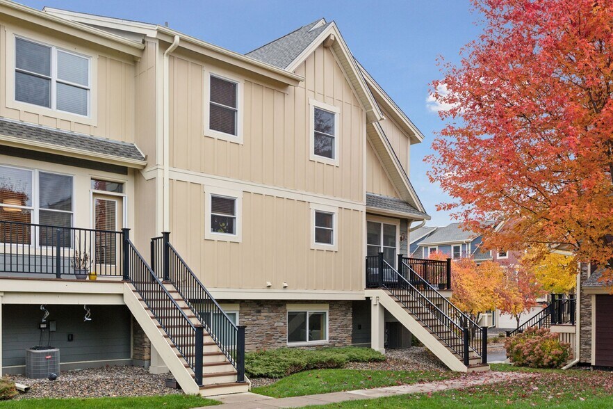 Building Photo - 10749 Falling Water Ln