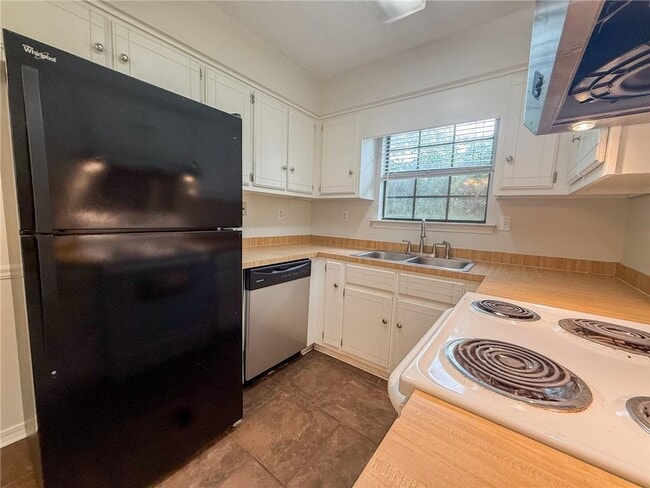 Building Photo - 8613 McAllister Dr