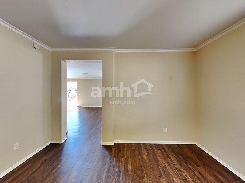 Building Photo - 7585 Engleberg Ave