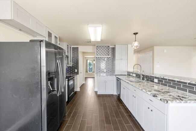 Building Photo - 3 Bedroom/2 Bedroom Highland Farms Subdivi...