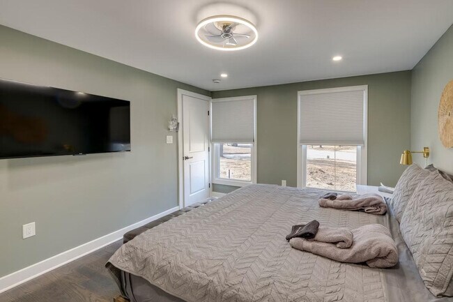 Building Photo - 500 Shelfar Pl