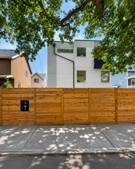 Building Photo - 730 26th Ave S