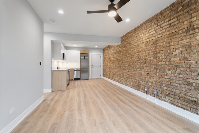 Building Photo - 1556 W Juneway Terrace