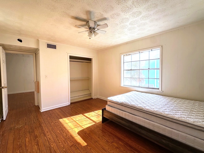 Building Photo - Just steps to the ocean and Main Beach!