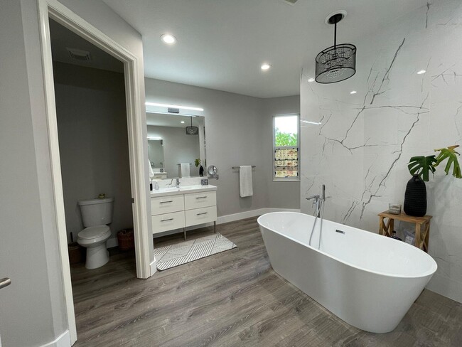 Building Photo - 11710 Paradise Cove Ln