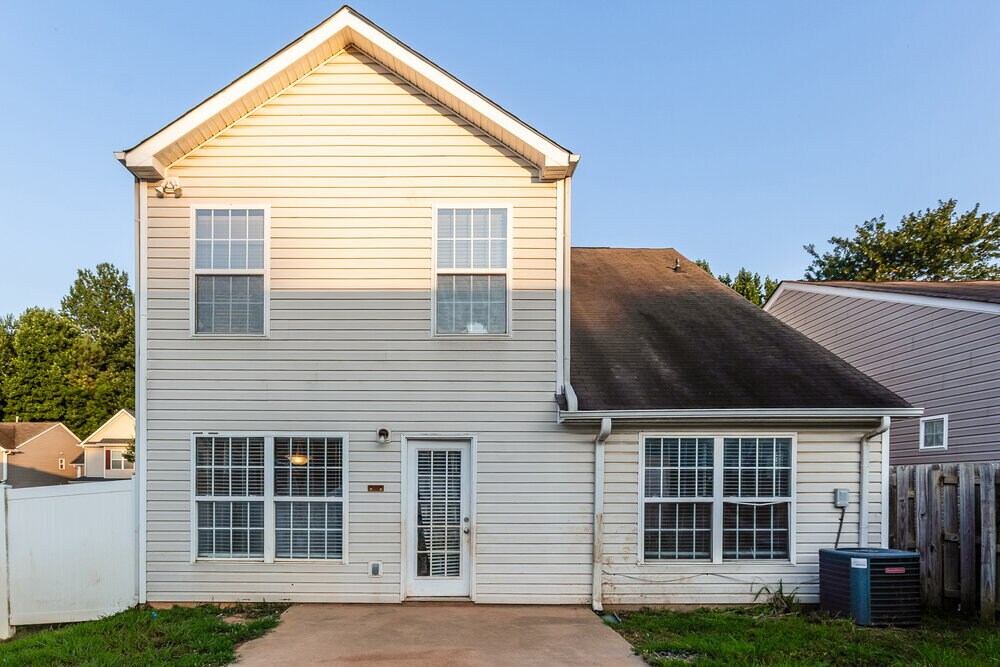 Building Photo - 320 Arrowhead Dr