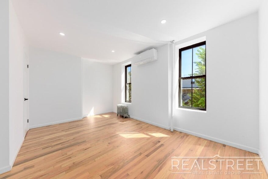 Building Photo - Brand New Upper Duplex in Bed Stuy Townhouse!