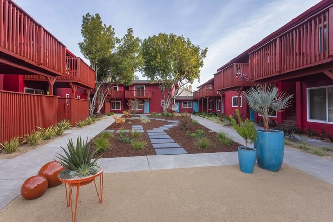 Courtyard - Priya Living Warm Springs
