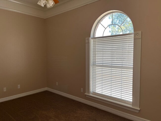 Building Photo - TIMBER COVE TOWNHOMES - Upstairs Unit - 1 ...
