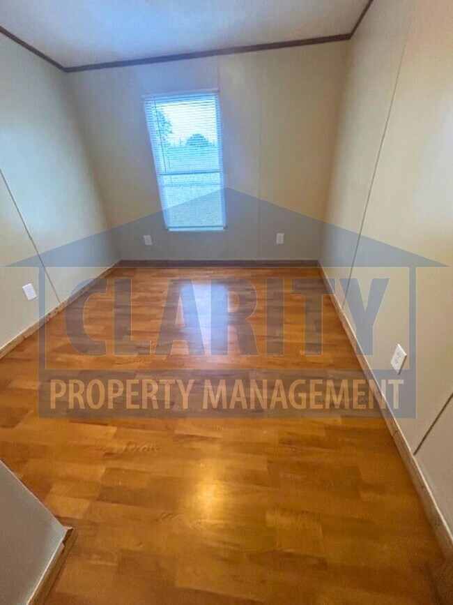 Building Photo - Three bedroom single level home!