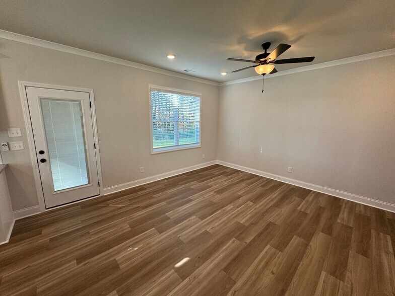 Building Photo - 49 Goldenrod Lp