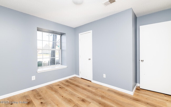 Building Photo - 530 Independence Ct