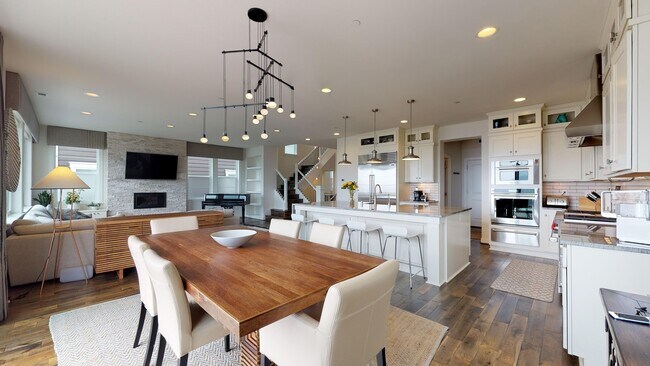 Building Photo - Issaquah highlands 5 bedroom plus Den and 5.5 bathroom newer home with a lot of amenities!!!  A m...