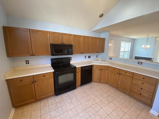 Building Photo - Move in ready, 2-story Townhome located in...