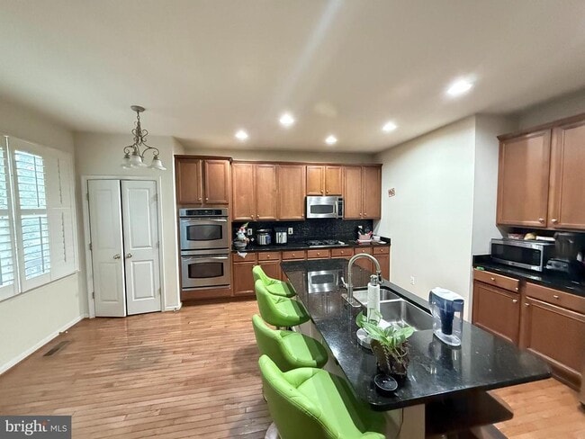 Building Photo - 43225 Highgrove Terrace