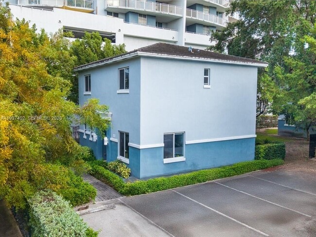 Building Photo - 2730 SW 26th St