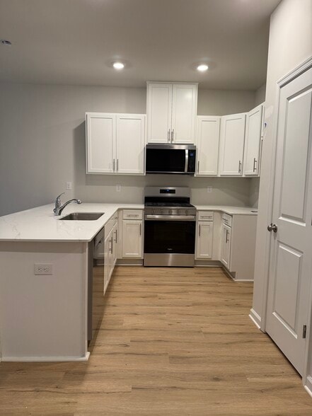 Building Photo - 8 Reagan Rd