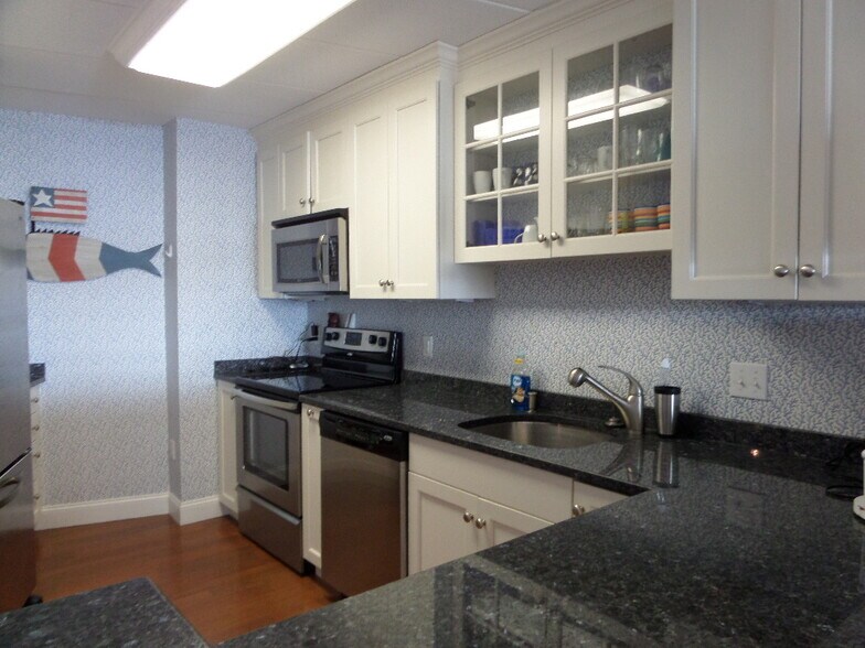 Updated open kitchen - 1315 Capella S