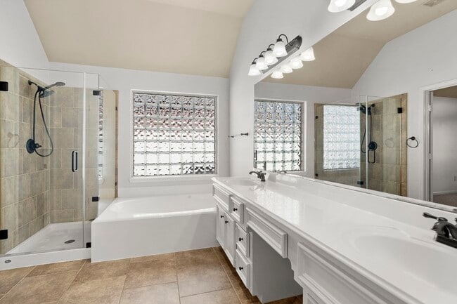 Building Photo - 2602 White Falls Dr