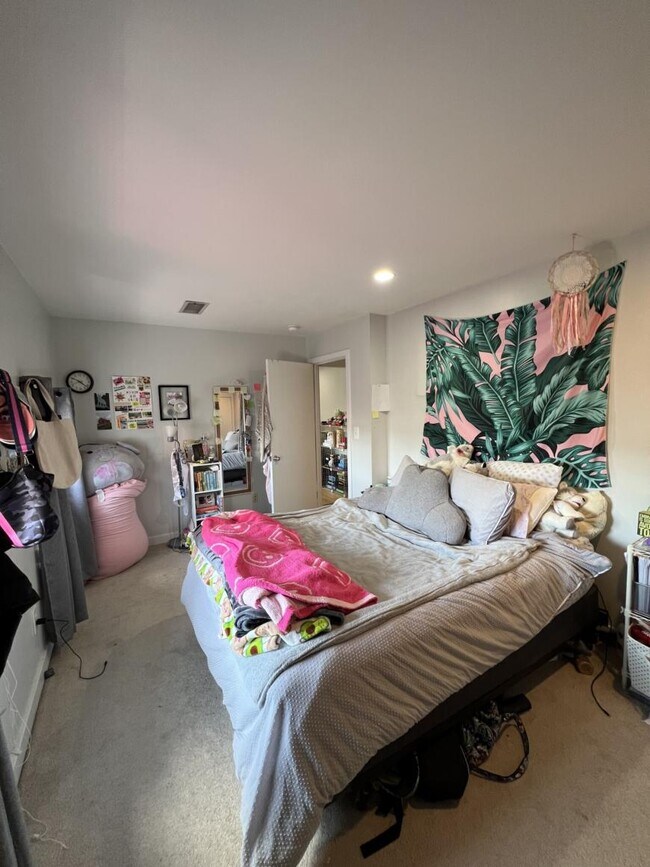 Building Photo - 2 bedroom in Boston MA 02118
