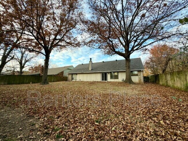 Building Photo - 6824 E 95th St