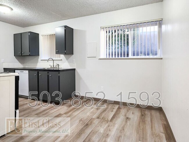Building Photo - 3618 SW Beaverton Hillsdale Hwy