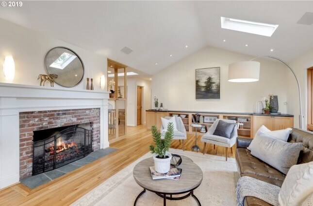 Building Photo - 2883 SW Champlain Dr