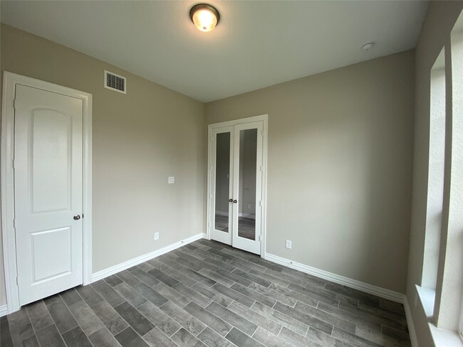 Building Photo - 7414 Evelyn Grv Dr