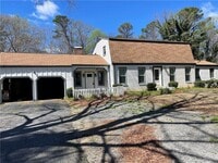 Building Photo - 119 Woodlawn Dr NE