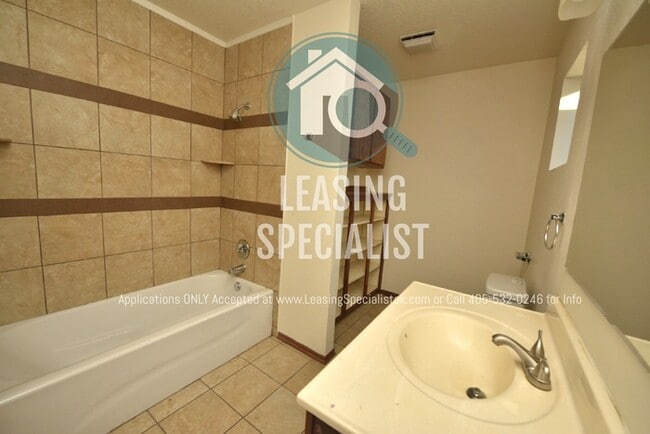Building Photo - Central Norman 3 Bed 3 Bath MOVE IN SPECIA...