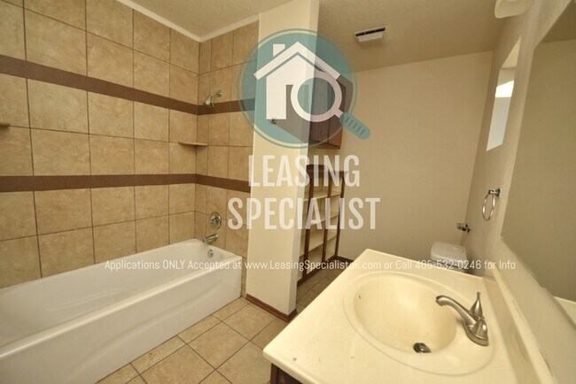 Building Photo - Central Norman 3 Bed 3 Bath PRELEASING FOR FALL 2026 SEMESTER