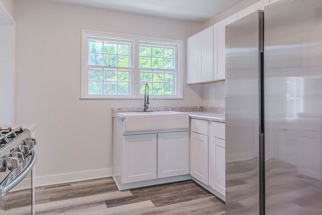 Building Photo - Spacious home for rent!