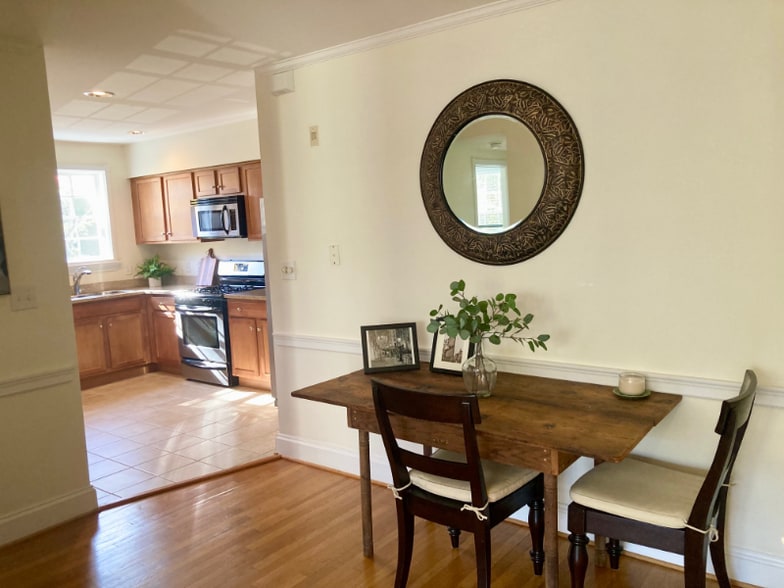 Building Photo - 36 E Lock Ln