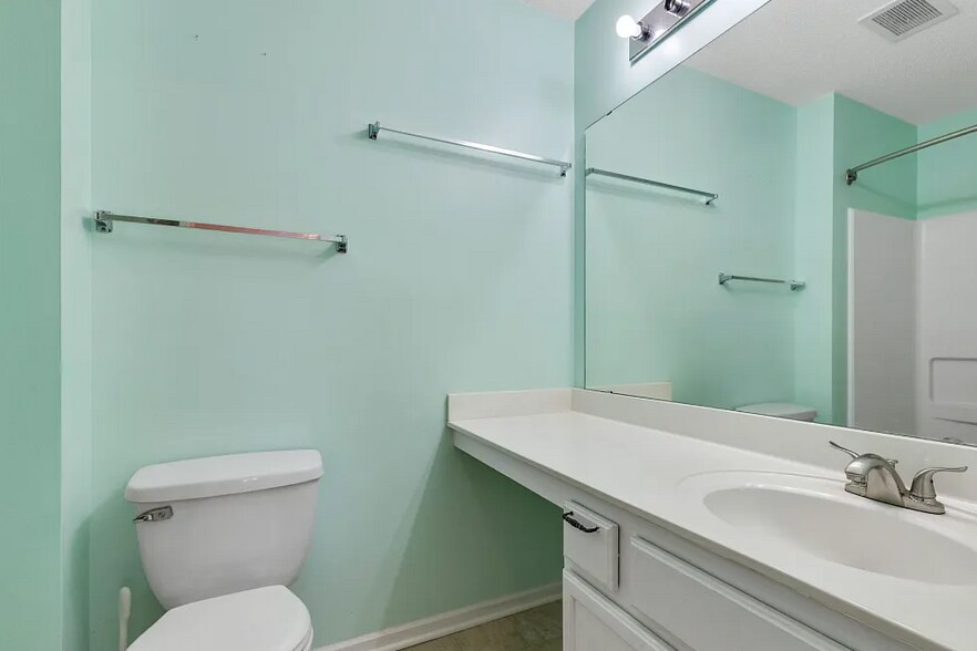 Building Photo - 5100 Holly Ln N