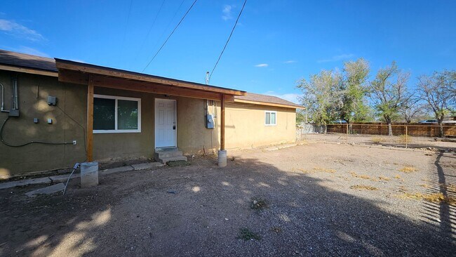 Building Photo - 1721-1729 Del Sur Drive SW