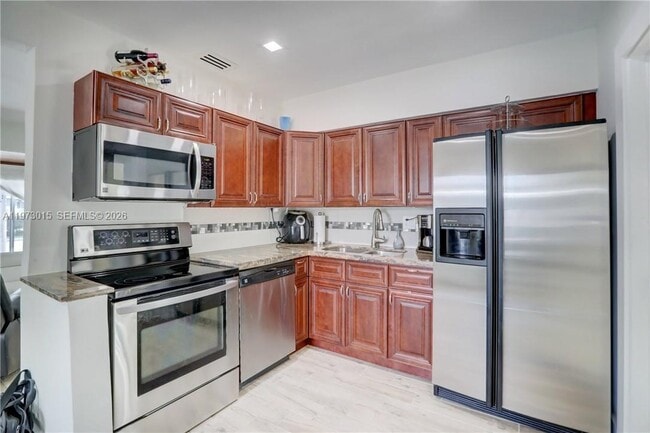 Building Photo - 1531 NE 15th Ave