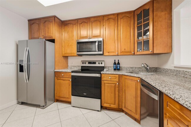 Building Photo - 3375 N Country Club Dr