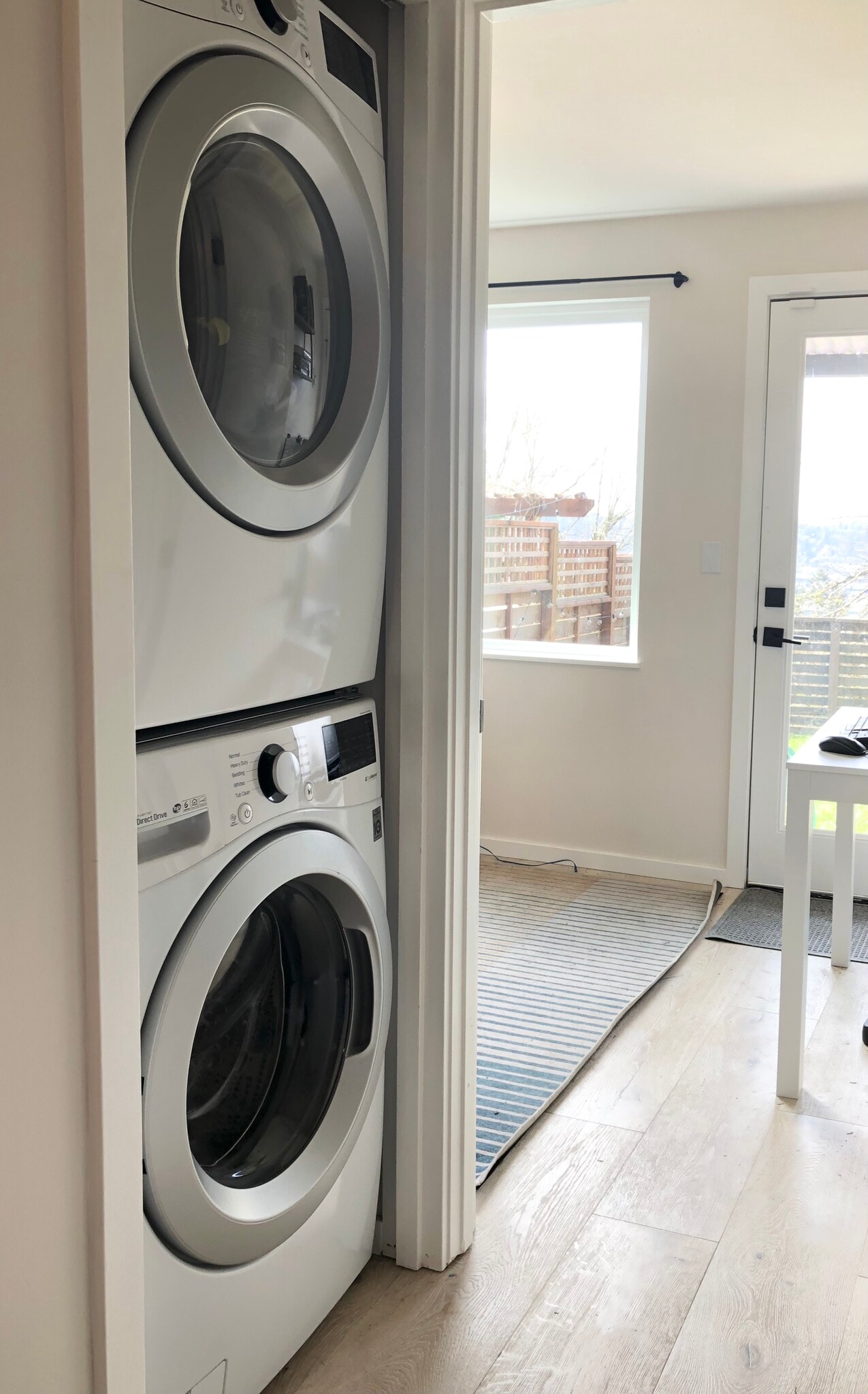 In-unit washer/dryer - 4253 Palatine Ave N
