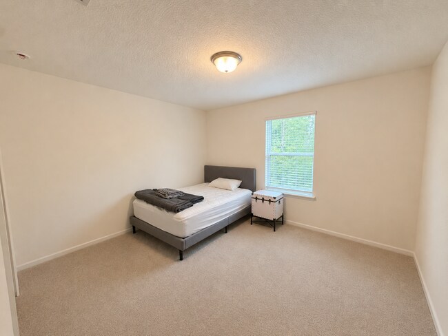 Building Photo - Spacious 5-Bedroom Home in Desirable Wells Creek