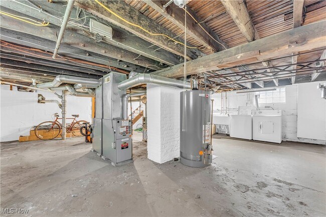 Building Photo - 2085 Robin St
