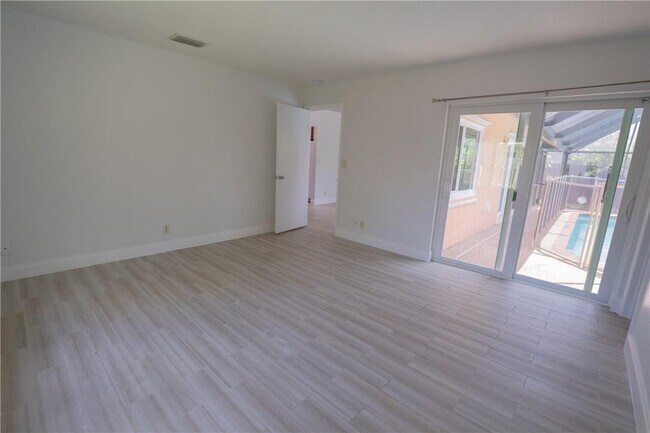 Building Photo - 5332 NW 29th Ct